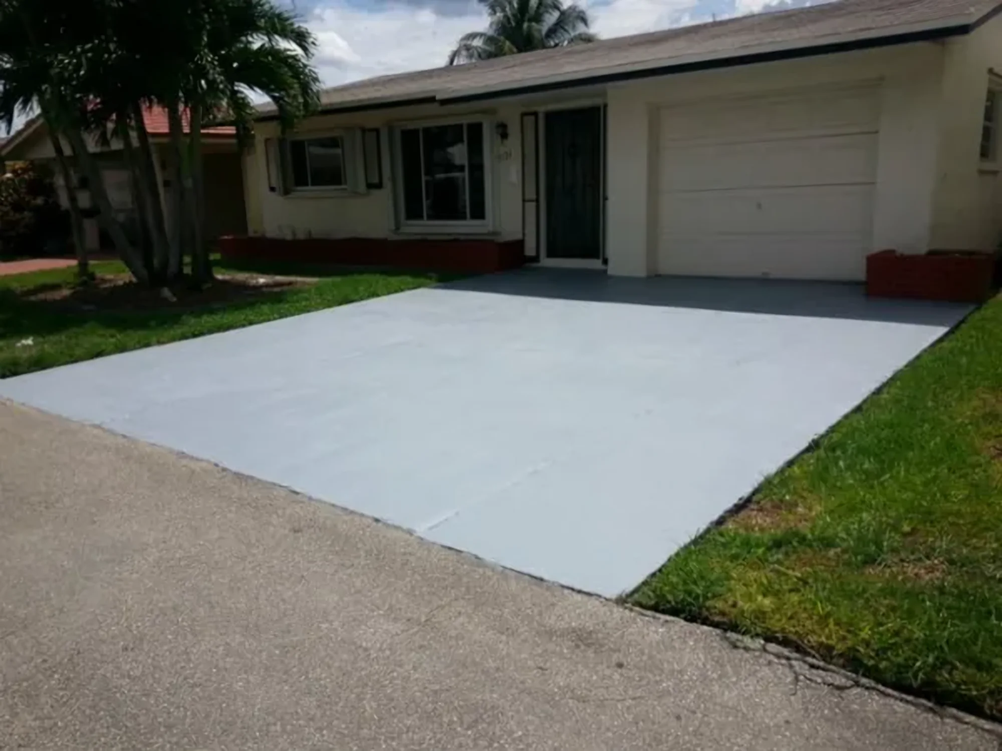 Same driveway after sealing